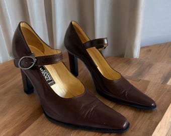 Gianni Versace Vintage Brown Leather Mary Jane Heels – Late 1990s / Early 2000s- Size US7/ 37EU