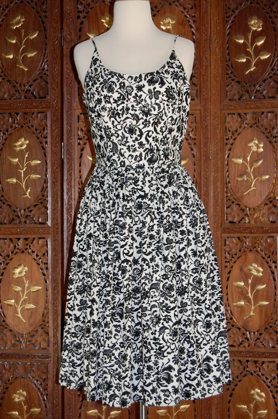 ON SALE Vintage 1950s Black & White Jacquard Cotto