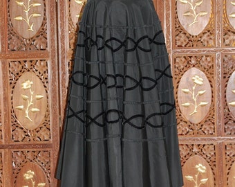 Vintage 1950s Black Taffeta and Velvet Circle Skirt