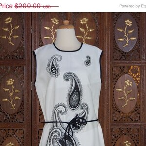 ON SALE Vintage 1960s ALFRED Shaheen Black Paisley Print Sheath Dress image 2