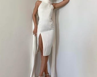 Suknia z satyny w kolorze kości słoniowej: Suknia zaręczynowa