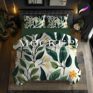 Puede incluir: Una funda nórdica blanca con un patrón floral verde y amarillo. La funda nórdica está en una cama con fundas de almohada con estampado verde y blanco. El texto "MOCKUP SHOWCASE YOUR CREATIONS" está impreso en la funda nórdica.