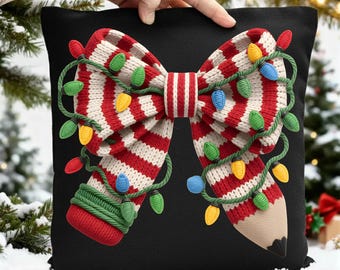 糸かぎ針編みの先生 PNG、ラッチフックのクリスマスコケットリボン PNG、メリーティーチャー PNG、フェイクヤーンの先生のクリスマス PNG、クリスマスペンシルリボン PNG