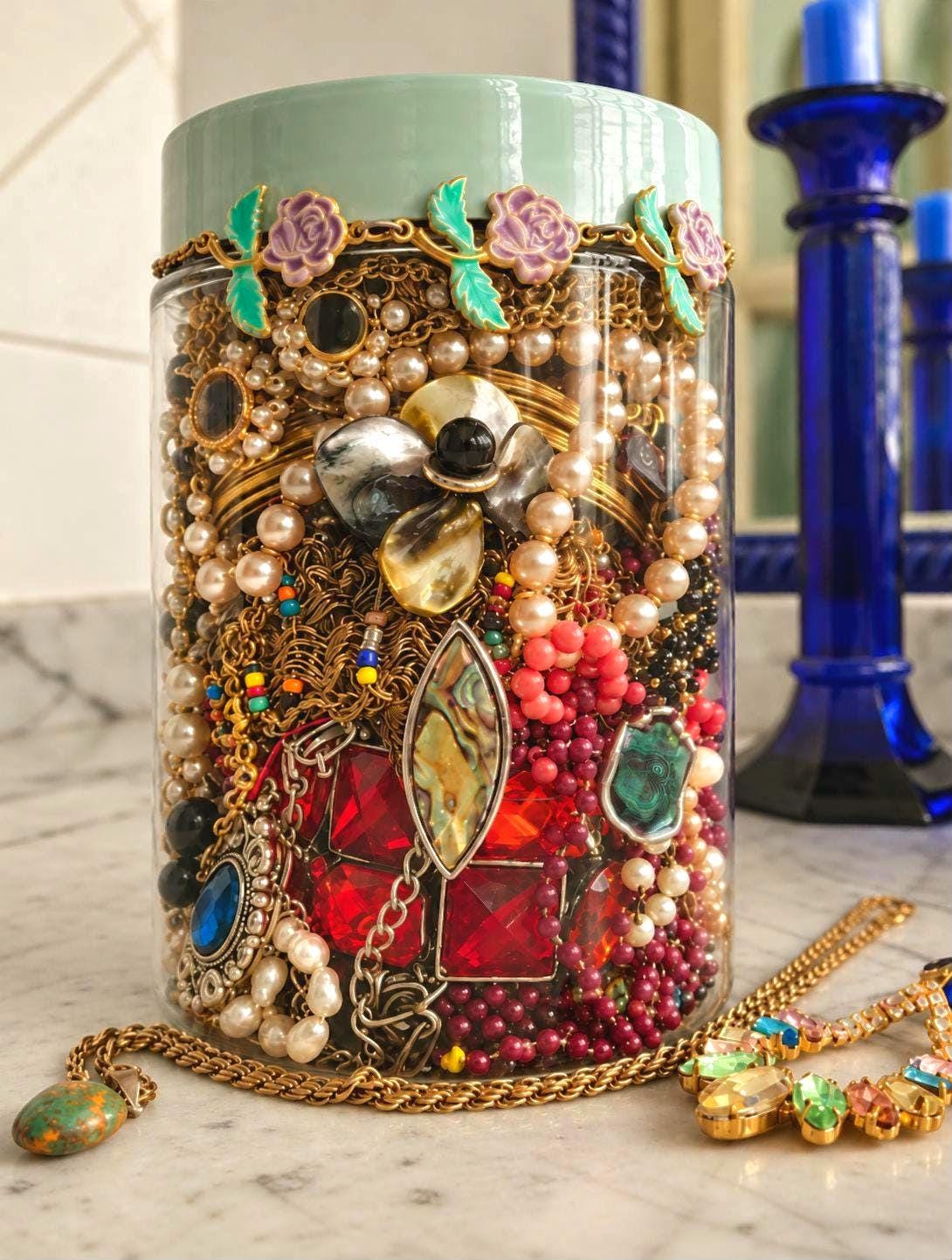 Gold schmuck box