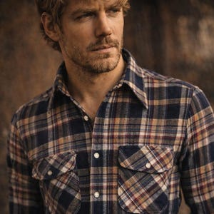 Vintage Pendleton-herenshirt / maat medium / geelbruin en marineblauw geruit wollen shirt met lange mouwen / Cabincore Vintage