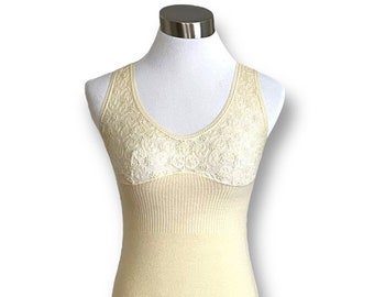 Vintage 1970’s Lisarza Wool Camisole / Women’s Size Small / Cream Sleeveless Floral Lace Knit Tank