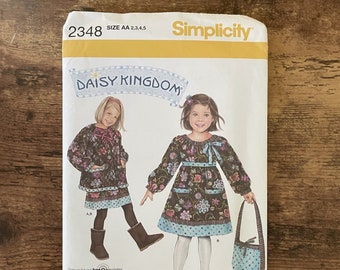 Einfachheits Daisy Kingdom Schnittmuster 2348 / Mädchen Kleid, Tasche & Steppjacke