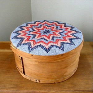 Vintage Bentwood Quilted Lined Wooden Cheese Box / Vintage Farmhouse Decor