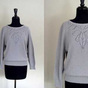 Vintage 1980-tals duvgrå pointelletröja / 80-tals cuddle stickad ljusgrå stickad pullover