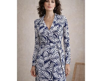 Y2k Vintage Diane Von Furstenberg Women's Wrap Dress / Size 4 / Blue & White Silk Jersey Classic DVF Wrap Dress