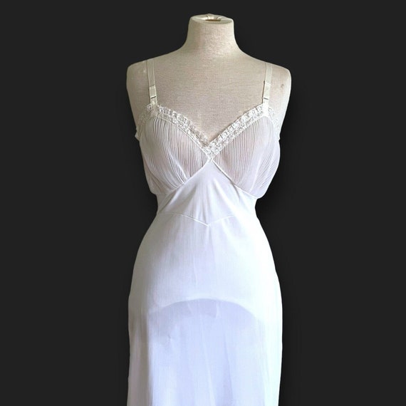 Vintage 1950’s Shadowline Women’s White Crystal P… - image 3