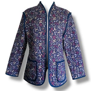 Vintage 1970&#39;s Women&#39;s Quilted Jacket / Size Large X-Large / Navy Blue Calico Floral Boho Prairie Jacket
