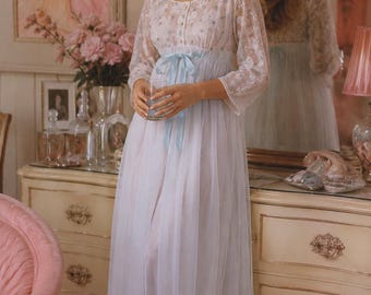 Vintage 1960’s Miss Elaine Peignoir Set / White & Blue Floral Embroidered Nylon Robe and Gown