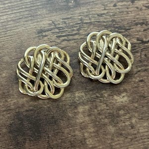 Vintage 1980&#39;s Women&#39;s Shoe Clips / Gold Tone Woven Shoe Clips / Vintage Costume Jewelry