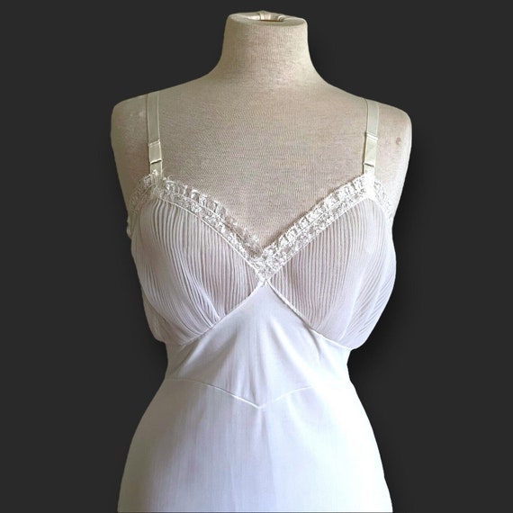 Vintage 1950’s Shadowline Women’s White Crystal P… - image 4