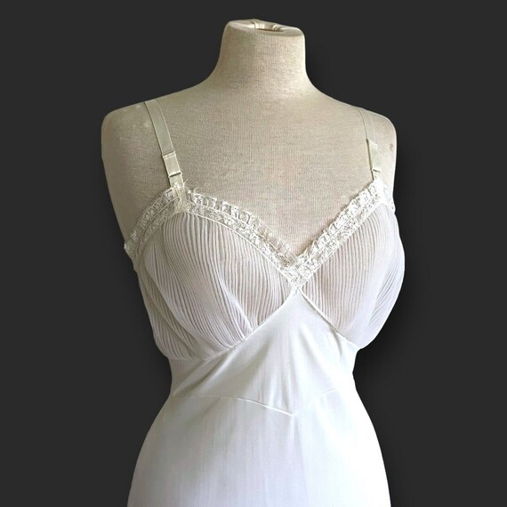 Vintage 1950’s Shadowline Women’s White Crystal P… - image 6