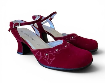 Vintage 90's Women's Mary Jane / Size 7.5 / Red Velvet Embroidered Whimsigoth Chunky Heels