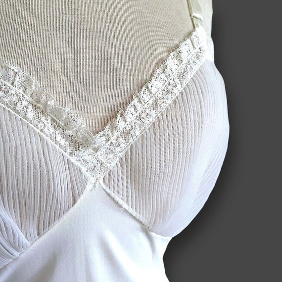 Vintage 1950’s Shadowline Women’s White Crystal P… - image 8