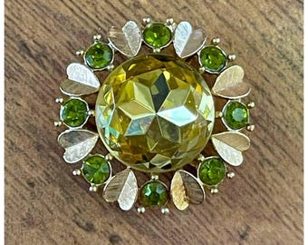 Broche Avon Sun Brillant vintage des années 1970 / Épingle convertible en pendentif / Épingle strass ton or péridot et citrine / Bijoux fantaisie vintage