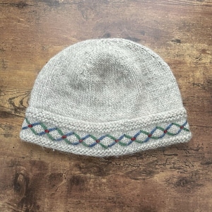 Vintage Hand Knit Wool Beanie Hat /Gray Embroidered Winter Hat / Size Large X-Large