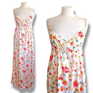 Vintage 1970’s Kayser Women’s Nightgown / Size Medium / Cream Floral Nylon Maxi Gown
