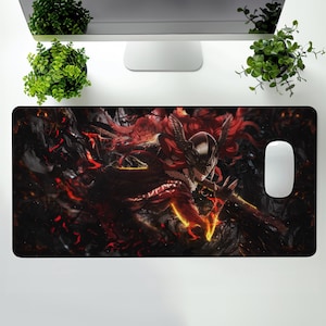 Könnte beinhalten: Eine rote und schwarze Mausmatte mit einer Fantasy-Illustration eines Kriegers mit roten Haaren und einem Helm, der ein Schwert hält und vor einem feurigen Hintergrund steht.