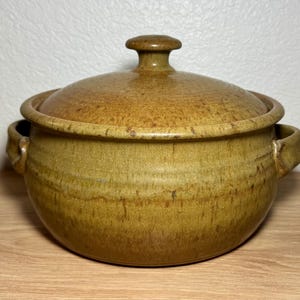Handgemachte Keramik Auflaufform, Hand geworfen Artisan Deckelschüssel