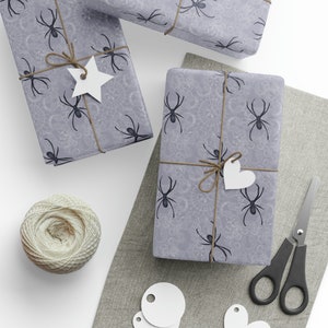 Carta da regalo con ragni e pizzo Confezione regalo grigio scuro Ragni neri Ragnatela di pizzo Regalo unico Per un elegante tema spettrale