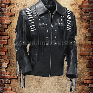 Jaqueta masculina de couro preto com franjas, contas de osso e tachas – estilo cowboy nativo americano
