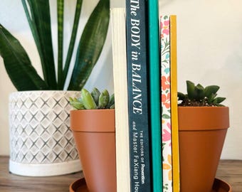 Bookend Planter – Modern Plant Pot Bookend Set (2) – Functional Shelf Decor – Unique Gift for Readers & Plant Lovers