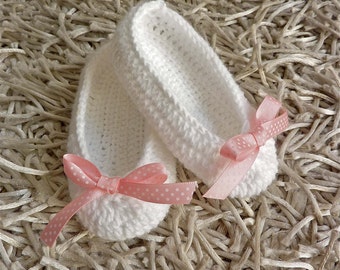 INSTANT DOWNLOAD PATTERN pink and white crochet baby booties slippers sandals boots shoes sizes 0-3 months, 3-6 months, 6-12 months