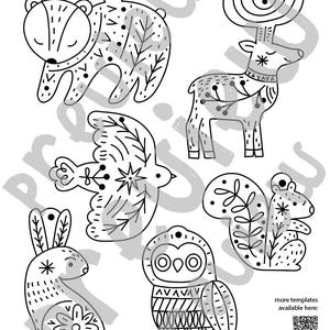 Könnte beinhalten: Schwarz-Weiß-Vorlagen für goldfolierte Tierornamente. Die Designs umfassen einen Bären, ein Reh, einen Vogel, ein Kaninchen, eine Eule und ein Eichhörnchen. Der Text "Templates for gold foil ornaments" und "ANIMALS" steht oben.