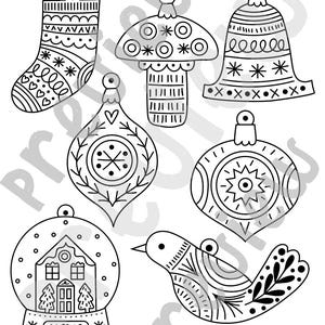Puede incluir: Plantillas de arte lineal en blanco y negro para adornos navideños con lámina de oro. Los diseños incluyen un calcetín, una seta, una campana, una lágrima, un adorno redondo, una bola de nieve y un pájaro. El texto dice "Templates for gold foil ornaments" y "Christmas ornaments".