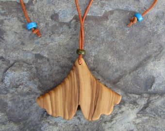 Necklace Ginkgo leaf olive wood olive green leather brown ginkgo biloba blue vegan leaves wooden pendant alentejoazul adjustable christmas