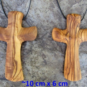 croix bois d'olivier crucifix collier cuir mur en bois croix alentejoazul cadeau baptême communion confirmation église chrétien olivier image 5