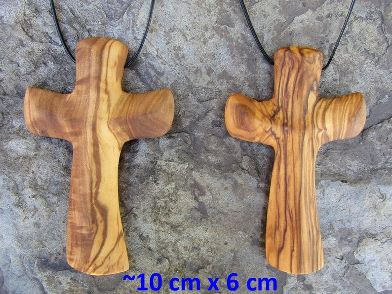 croix bois d'olivier crucifix collier cuir mur en bois croix alentejoazul cadeau baptême communion confirmation église chrétien olivier image 5