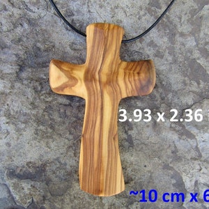 croix bois d'olivier crucifix collier cuir mur en bois croix alentejoazul cadeau baptême communion confirmation église chrétien olivier image 3