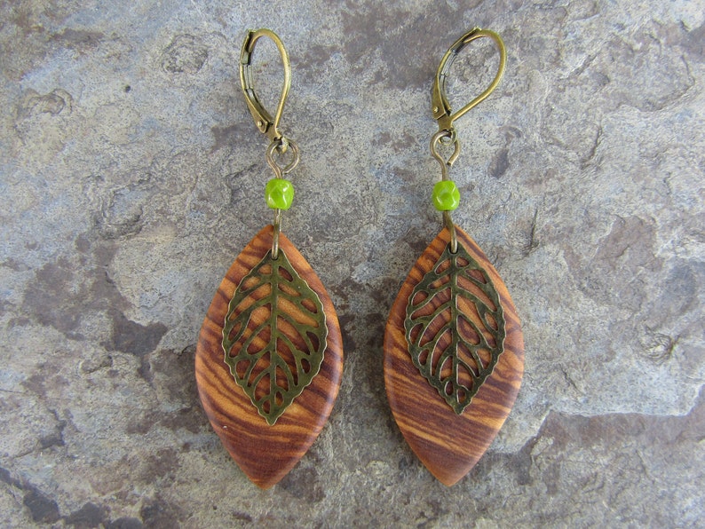 Ohrringe Olivenholz Blatt Holzohrringe glass blätter grün Holz Holzschmuck olive alentejoazul ohrhänger leicht boho hippy naturschmuck vegan image 3