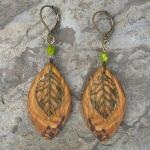 Ohrringe Olivenholz Blatt Holzohrringe glass blätter grün Holz Holzschmuck olive alentejoazul ohrhänger leicht boho hippy naturschmuck vegan image 6