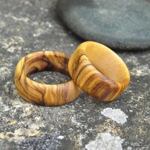 2 anillos madera olivo alianza boda pareja anillos compromiso madera joyeria alentejoazul pareja boda 5 aniversario imagen 4