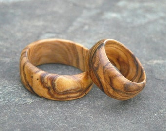 2 anillos madera olivo  alianza boda pareja anillos compromiso madera joyeria  alentejoazul pareja  boda  5 aniversario