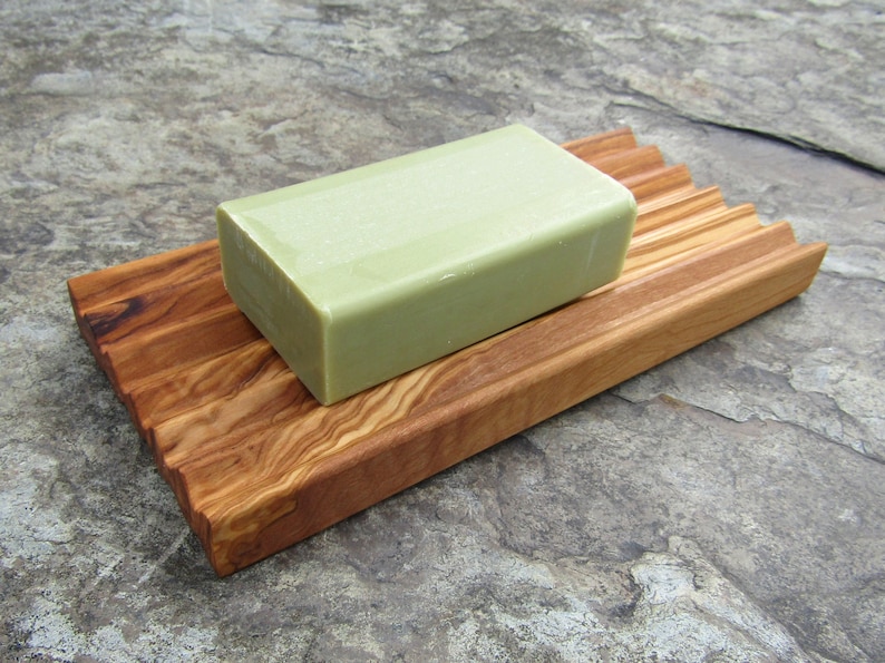 Jabonera madera de olivo grande ranurada bandeja jabón madera corrugado mano acanalado baño naturaleza alentejoazul portugal sostenible imagen 2