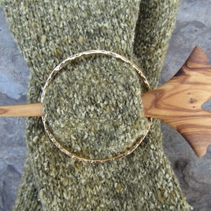 Hairpin Ginkgo leaf olive wood circle ring Hairfork shawl pin bun Hair stick wooden hair slide round barrette leaves scarf pin alentejoazul image 9
