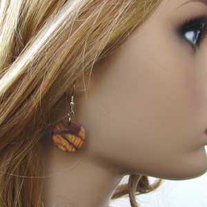 Boucles d'oreilles bois d'olivier créoles 2 cm bijoux bois cercles alentejoazul olive légère boho hippie vegan naturel image 10