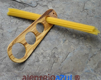 Spaghetti maatregel olijfhout pasta maat portier koken keuken alentejoazul gourmet hout houten spaghettidispenser