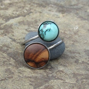 double ring olive wood turquoise howlite stainless steel adjustable cabochon wooden jewelry Hypoallergenic alentejoazul olive tree vegan zdjęcie 2