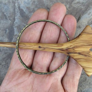 Hairpin Ginkgo leaf olive wood circle ring Hairfork shawl pin bun Hair stick wooden hair slide round barrette leaves scarf pin alentejoazul image 8