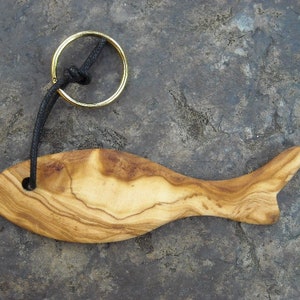 Key ring Fish olive wood Keychain wooden pendant fish alentejaozul portugal sea ozean present men man fisher baptism image 7