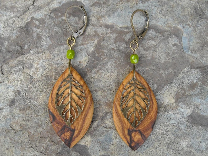 Ohrringe Olivenholz Blatt Holzohrringe glass blätter grün Holz Holzschmuck olive alentejoazul ohrhänger leicht boho hippy naturschmuck vegan image 5