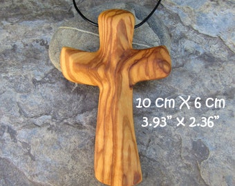 cruz crucifijo de madera de olivo collar de cuero pared madera cruces alentejoazul regalo bautismo comunión confirmación iglesia cristiana